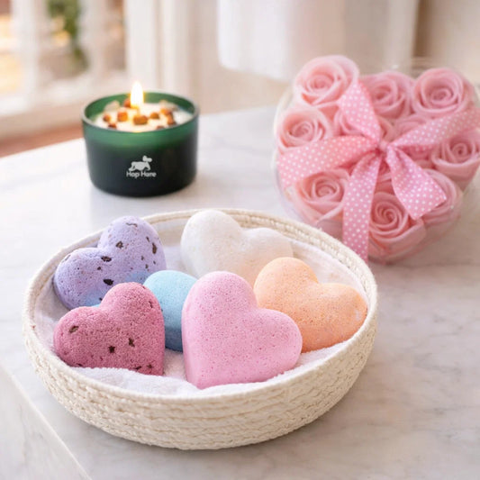 Coffret cadeau bien-être Les Amoureux avec bombes de bain, bougie parfumée et fleurs de savon