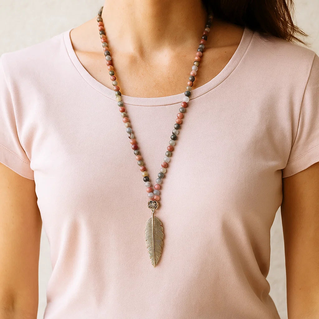 Mala Rhodonite & Quartz Gris avec Plume | 108 perles