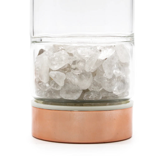 Zoom sur la base en verre contenant les véritables pierres de Quartz de Roche naturelles