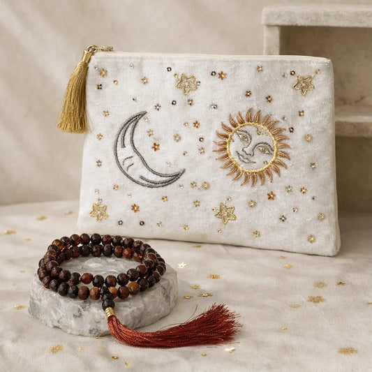 Coffret cadeau protection avec mala œil de tigre et pochette brodée soleil lune