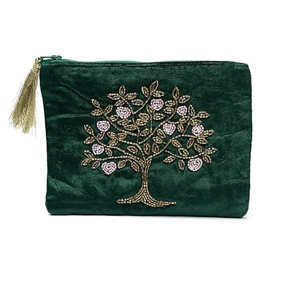 Pochette en velours vert brodée Arbre de Vie et cœurs, symbole d’abondance et d’harmonie