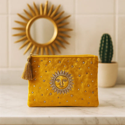 Pochette spirituelle en velours jaune ornée d’un soleil, accessoire ésotérique décoratif pour univers bien-être