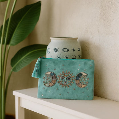 Pochette zippée en velours menthe | broderie Phases Lunaires pour bijoux ou maquillage