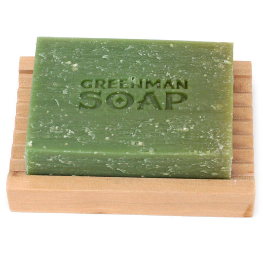 Savon Greenman - Gommage du jardinier posé sur un porte savon - senteur Citron Basilic